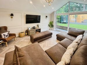 Lounge- click for photo gallery